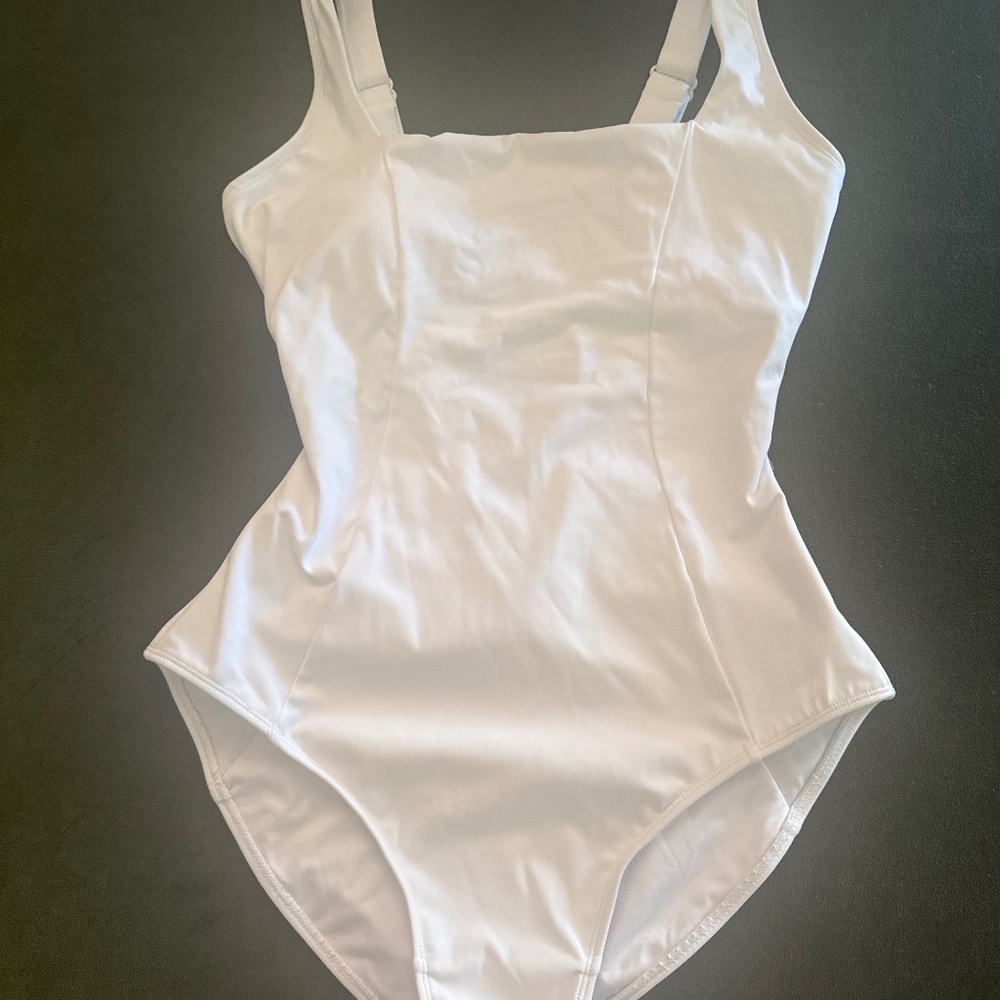 TA3 White Squarey M